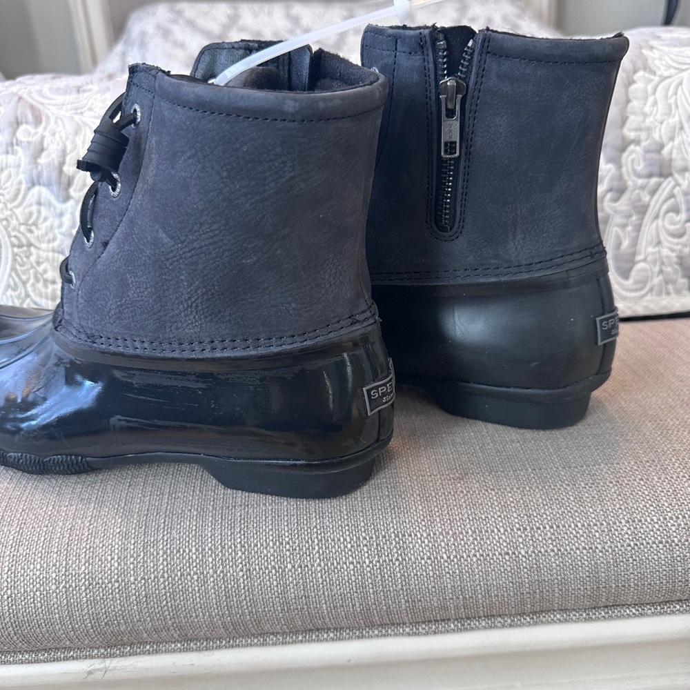 Women’s Sperry salt water snow boot - Picture 4 of 8